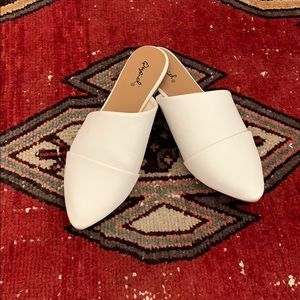 NWOT Beautiful White Flats